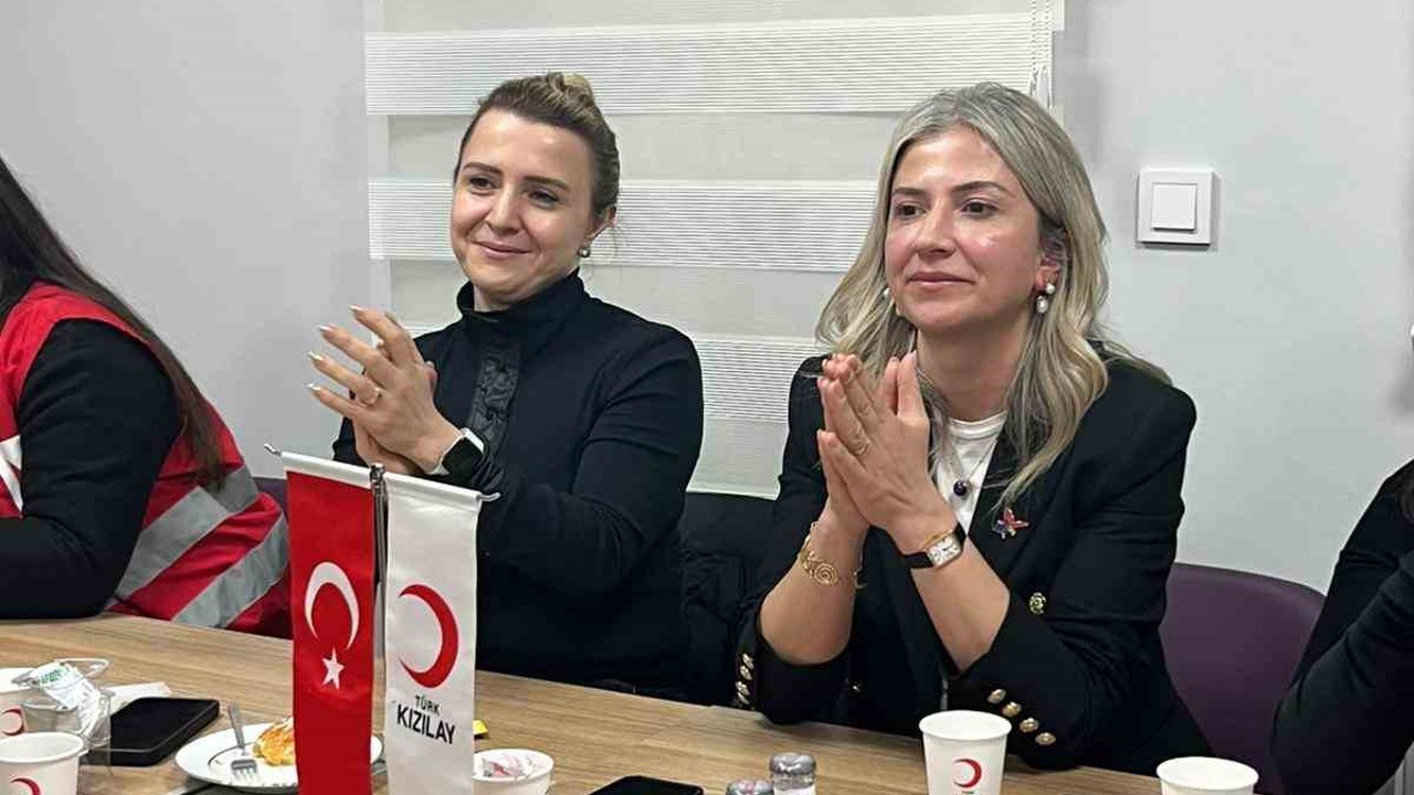 Kars’ta Kızılay’dan üniversite öğrencilerine "Anne Eli" iftarı
