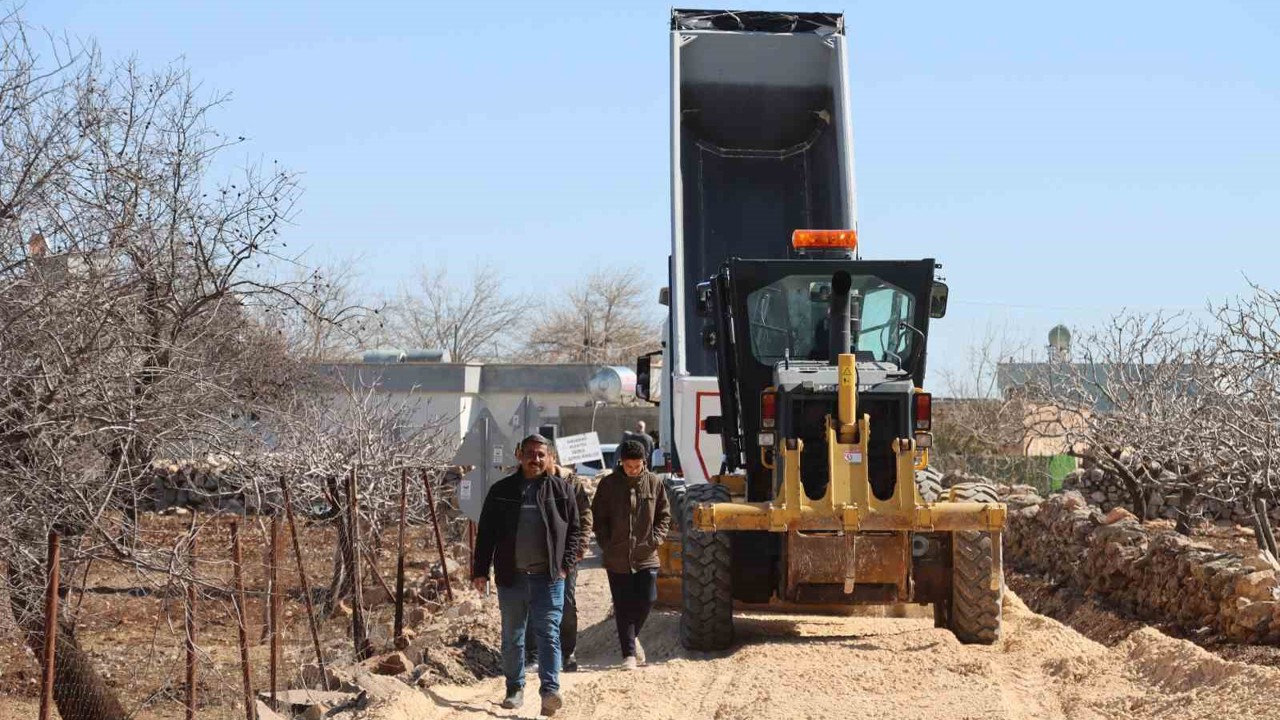 Karaköprü’de kırsal yollarda çalışmalar sürüyor
