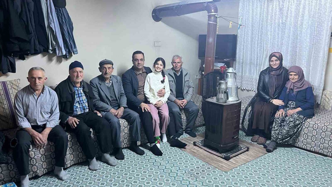 Sarıgöl’ün ilk şehidinin ailesine anlamlı ziyaret
