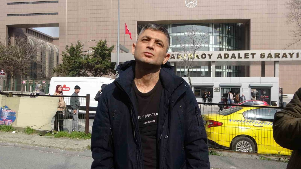 Gaziosmanpaşa’da duyma ve konuşma engeli bulunan kişinin telefonunu gasp eden ve benzin dökerek yakan sanık hakim karşısında
