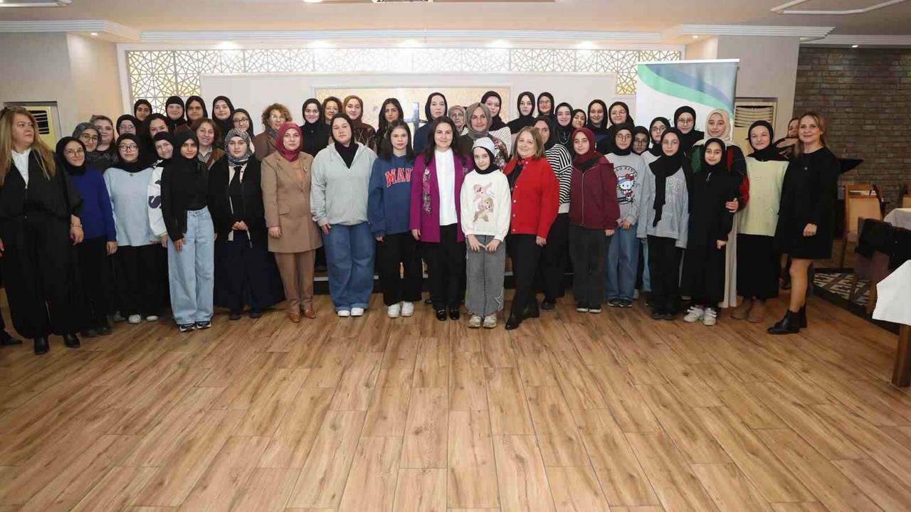 Öğrencilerle bir araya geldiler
