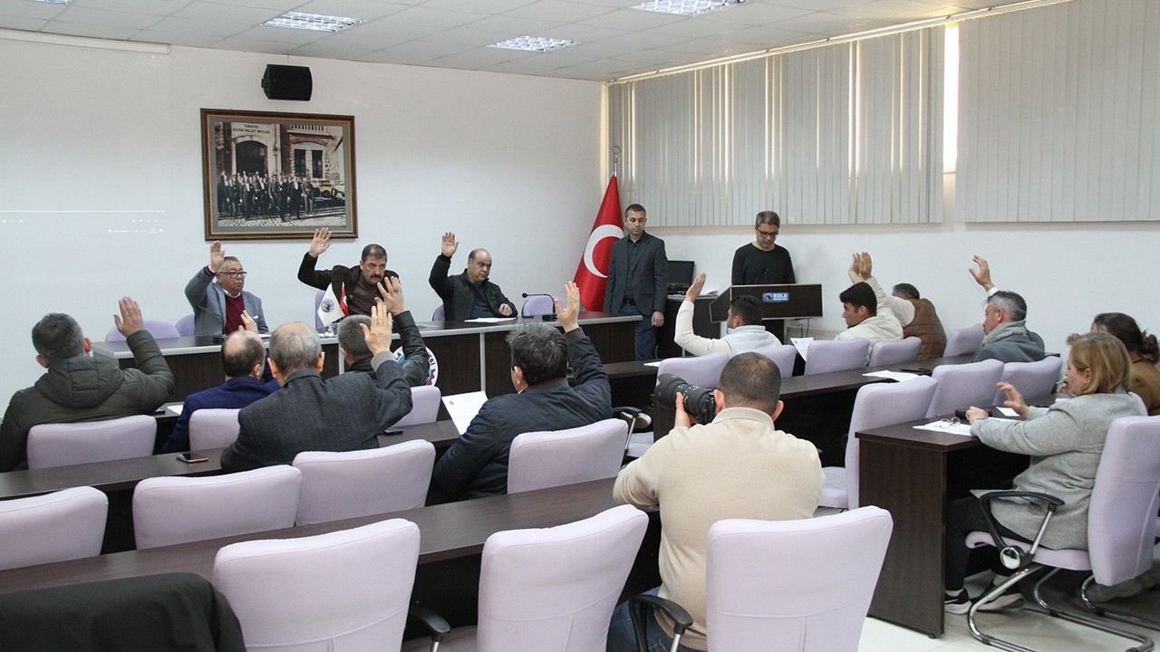 Kula Belediye Meclisi’nde gerginlik
