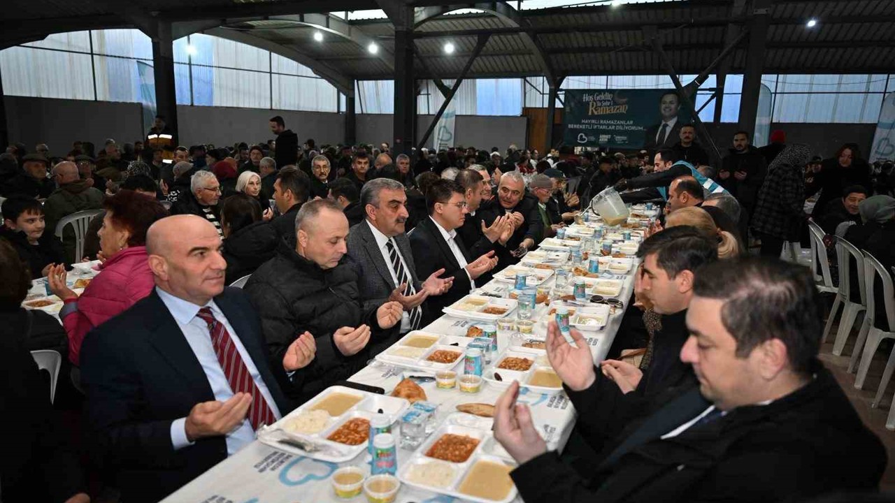 Başkan Akın, Balyalılar ile iftarın bereketini paylaştı
