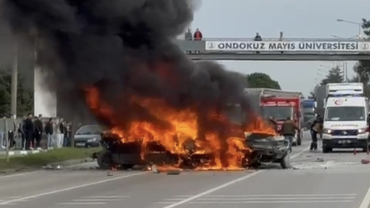 Samsun’da 5 araçlı zincirleme kaza: 3 otomobil alev alev yandı, 4 yaralı
