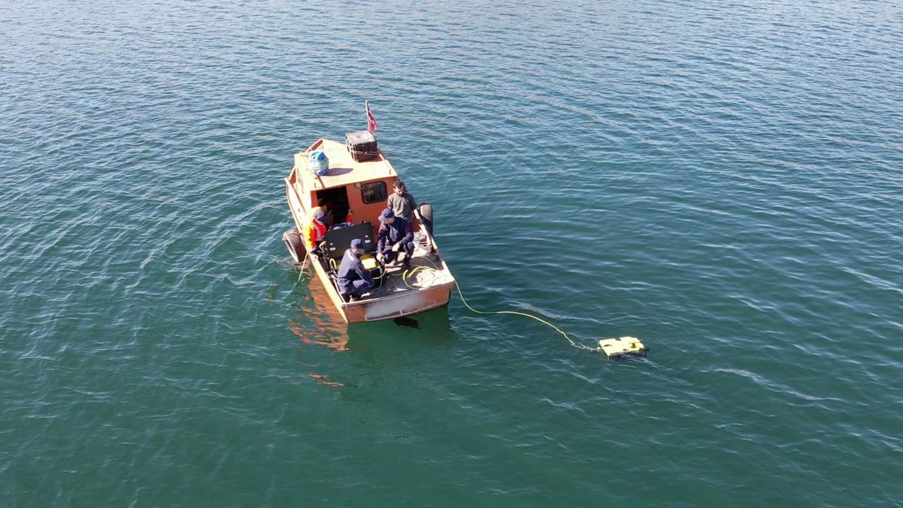 Atatürk Baraj Gölüne füze parçaları düştü

