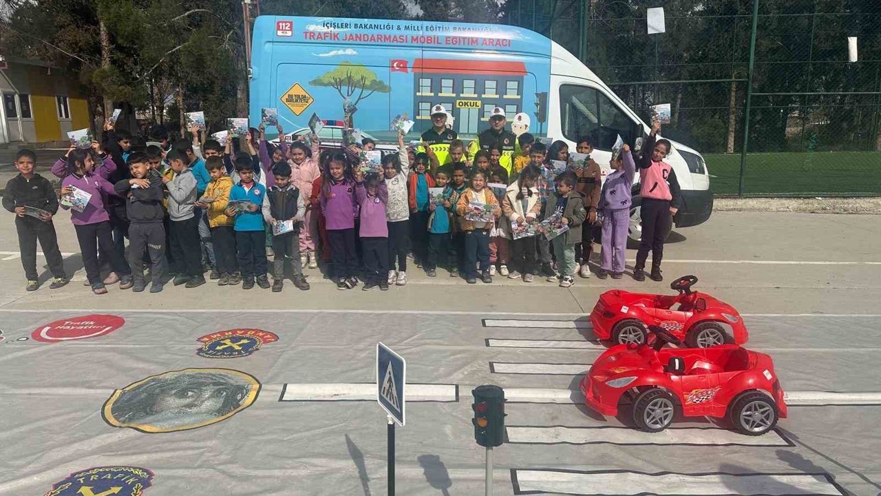 Jandarmadan öğrencilere güvenli trafik eğitimi
