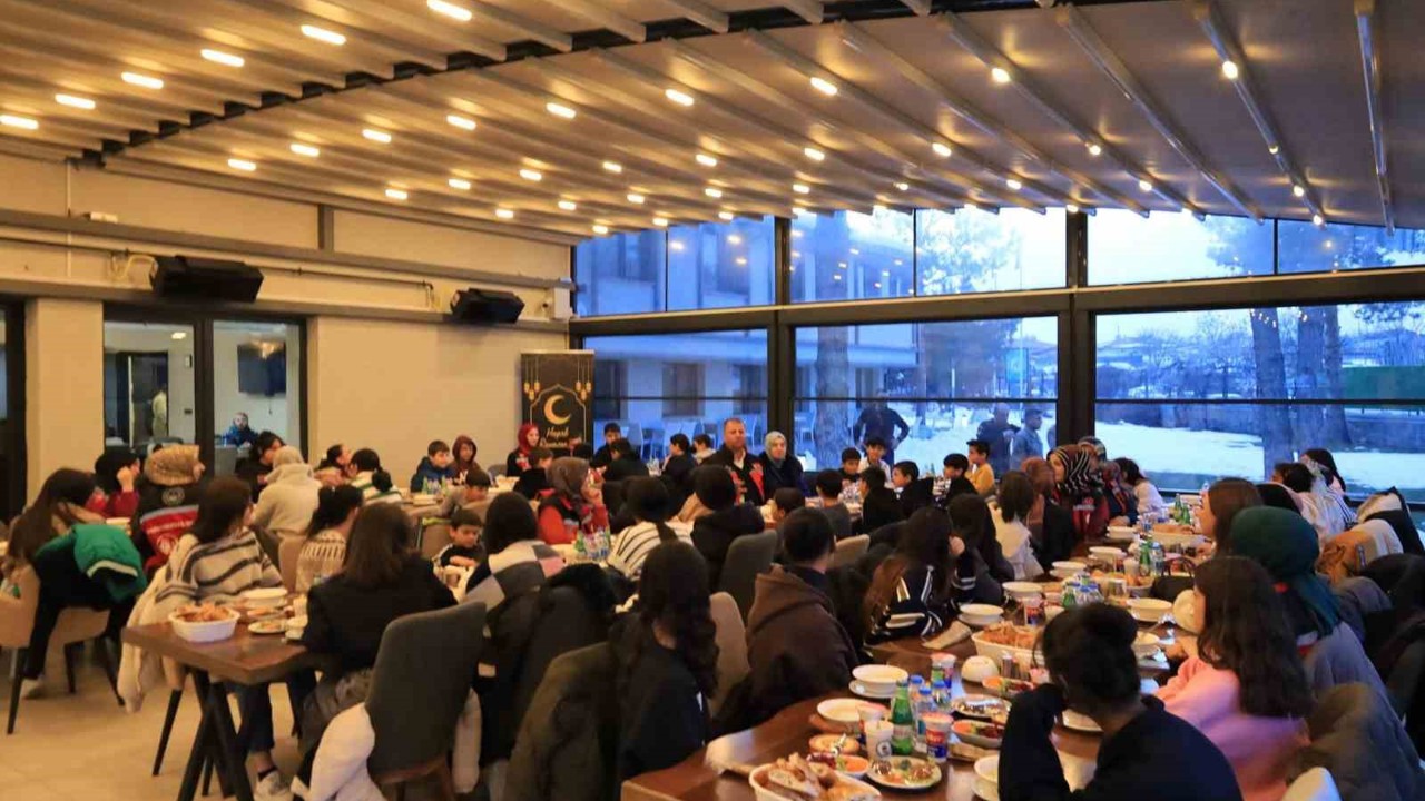 Erzincan’da Dünya Yetimler Günü dolayısıyla iftar programı düzenlendi

