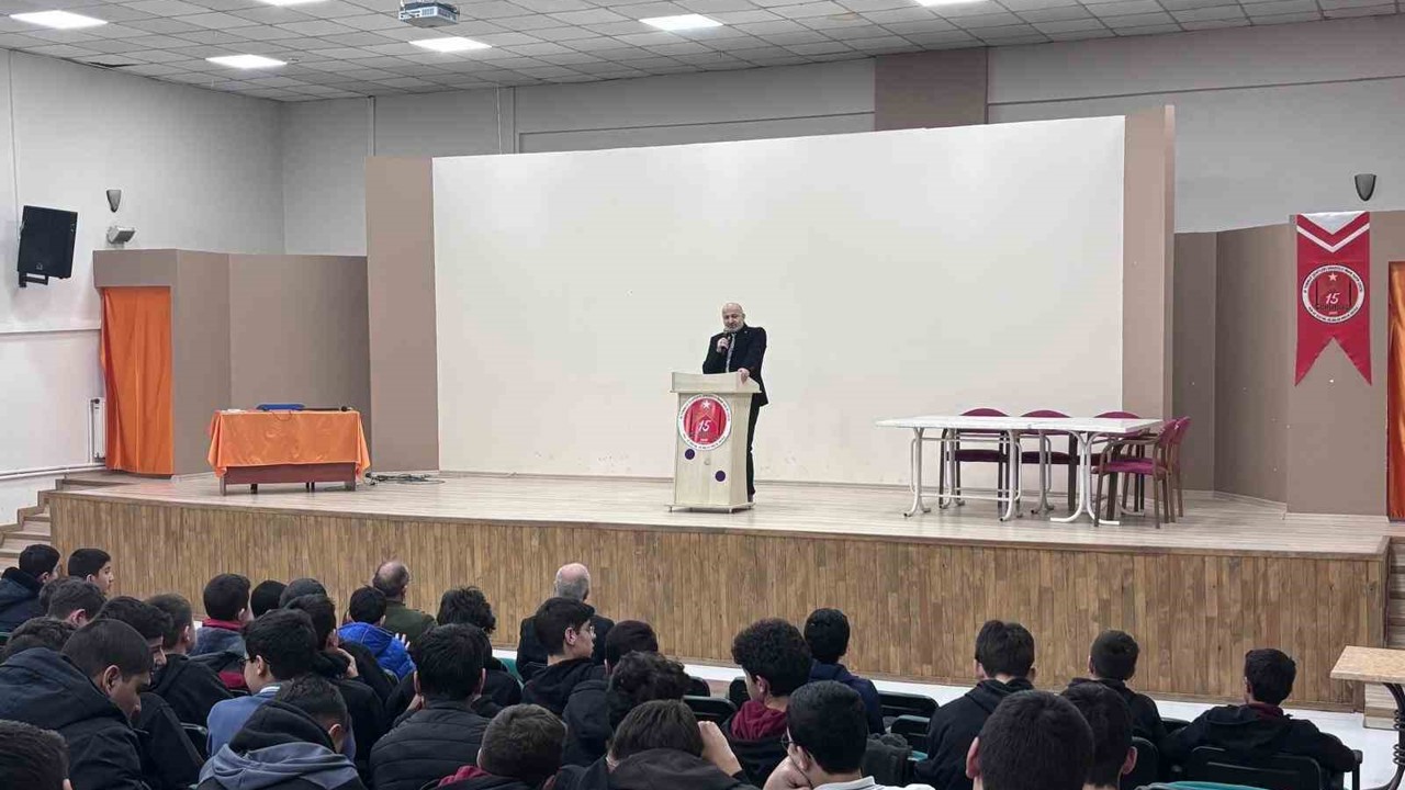 Erzincan’da öğrencilere "Ramazan ve Hayatımıza Yansımaları" konferansı verildi
