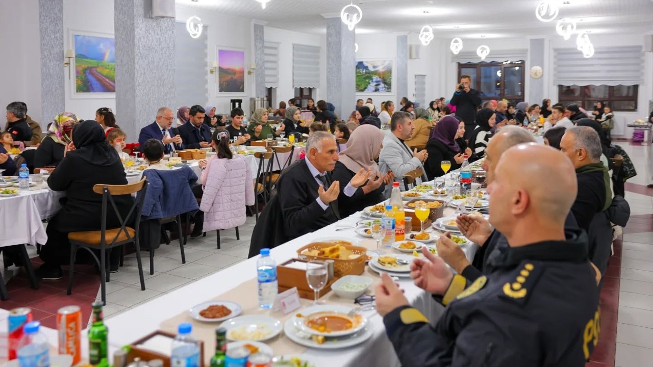 Bayburt’ta Dünya Yetimler Günü dolayısıyla iftar programı düzenlendi
