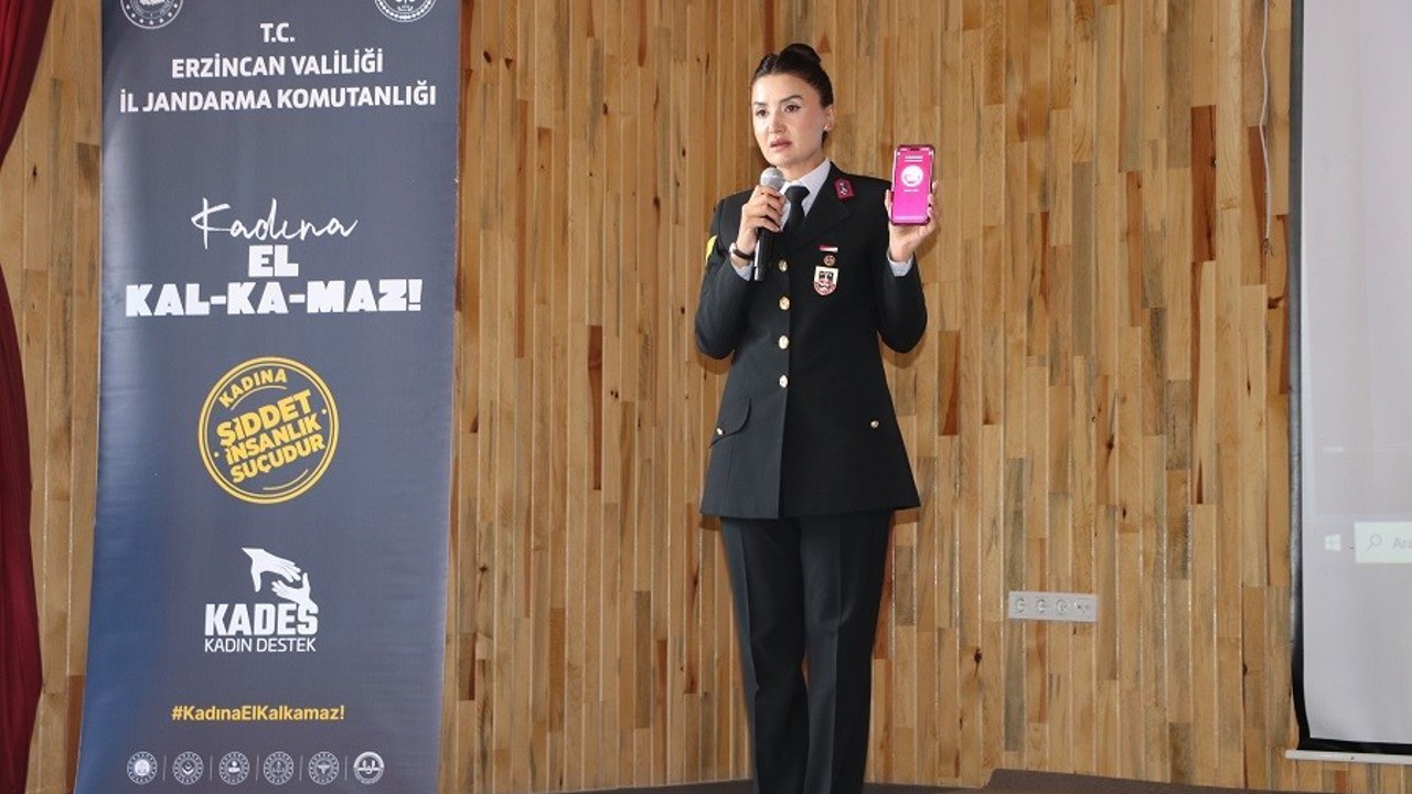 Erzincan jandarmasından KYK öğrencilerine güvenlik ve bağımlılıkla mücadele eğitimi
