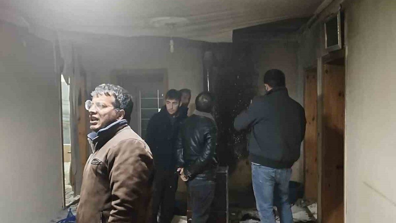 Van’da ev yangını
