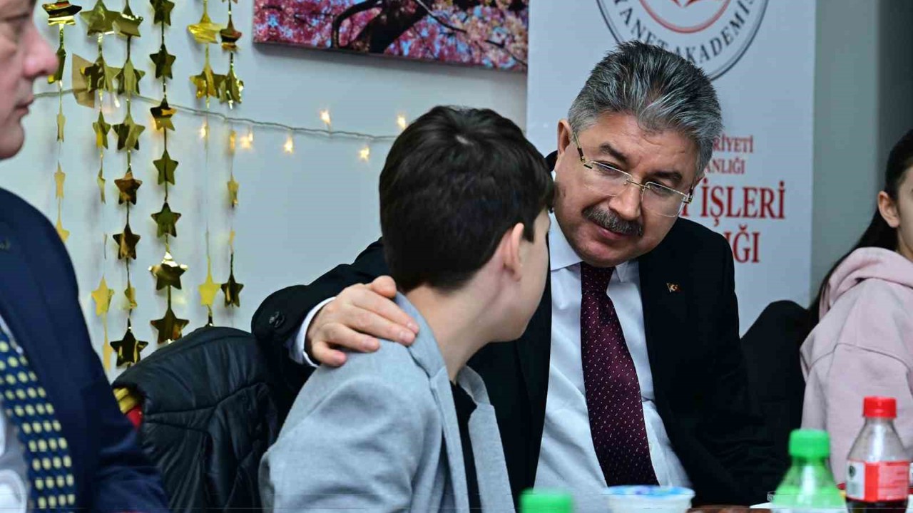 Vali Yılmaz, öksüz ve yetim çocuklarla iftar yaptı
