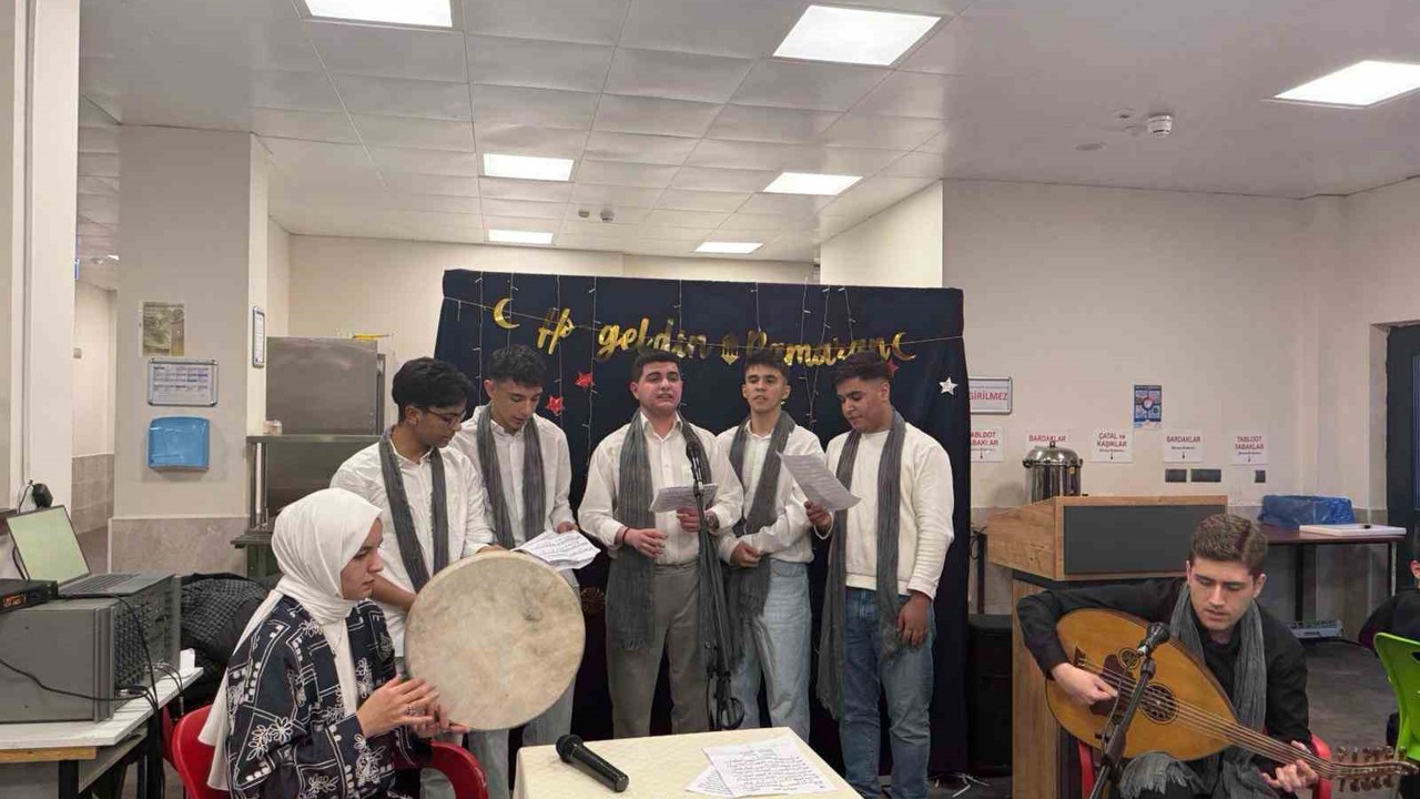 Öğrenciler ve şehit aileleri aynı sofrada buluştu
