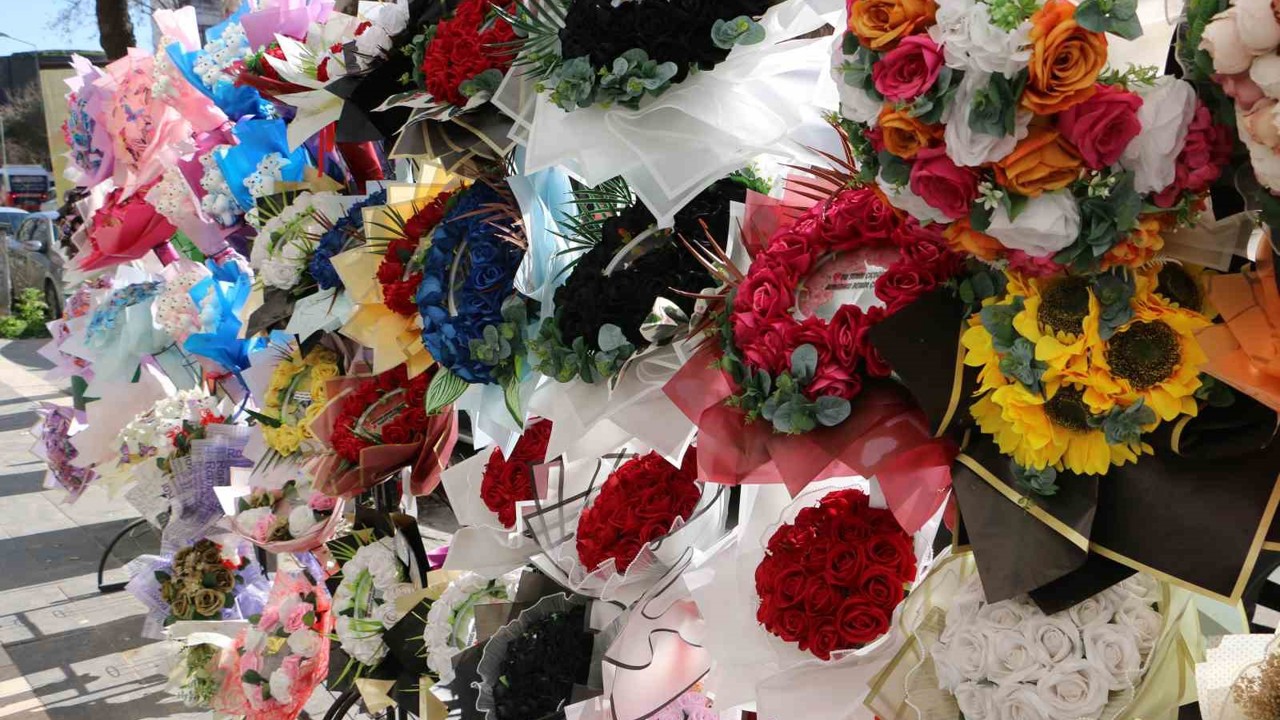 8 Mart öncesi çiçekçilerde yoğun hazırlık
