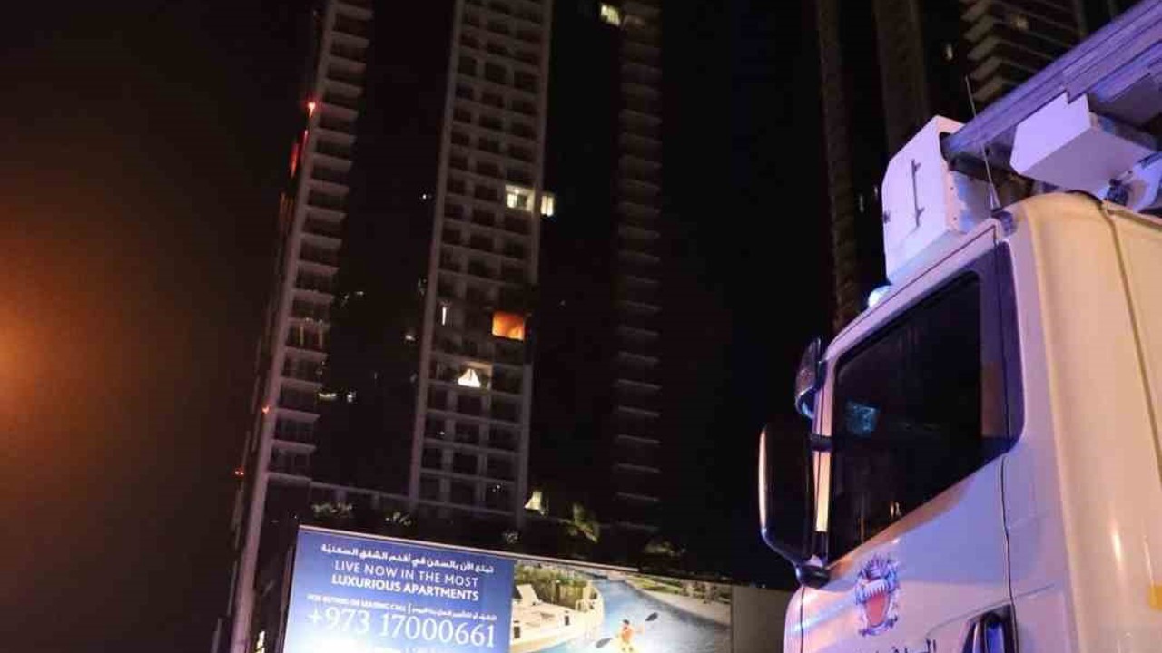 İran, Bahreyn’de otel ve 2 konutu hedef aldı
