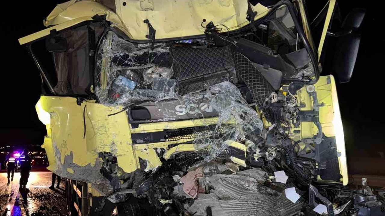 Konya’da kamyon tıra arkadan çarptı: 1 yaralı
