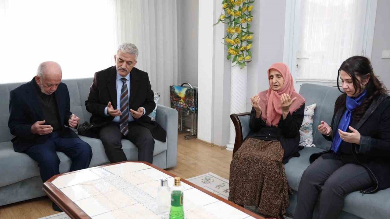 Vali Makas şehit ailelerini yalnız bırakmıyor
