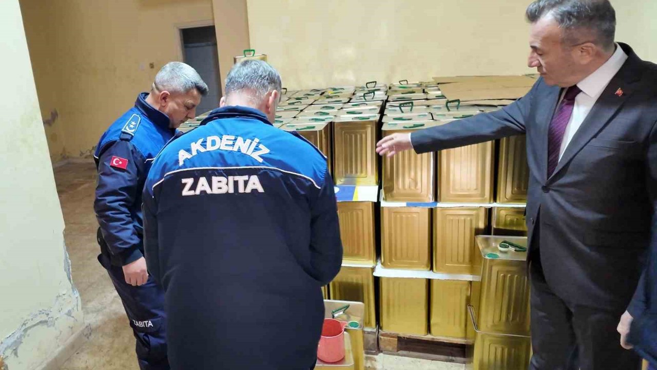 Mersin’de 4,5 ton sahte zeytinyağı ele geçirildi
