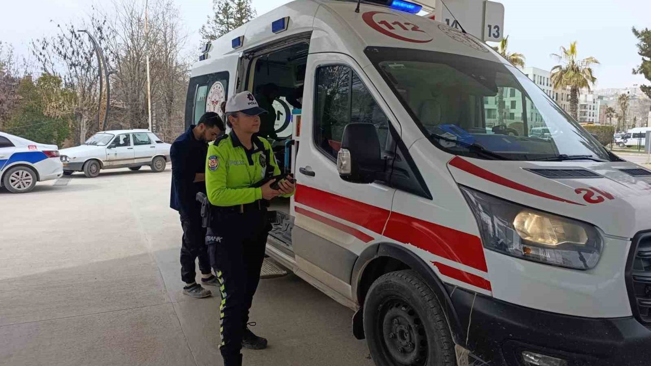 Yakıt almak isteyen iki motosiklet çarpıştı: 1 yaralı
