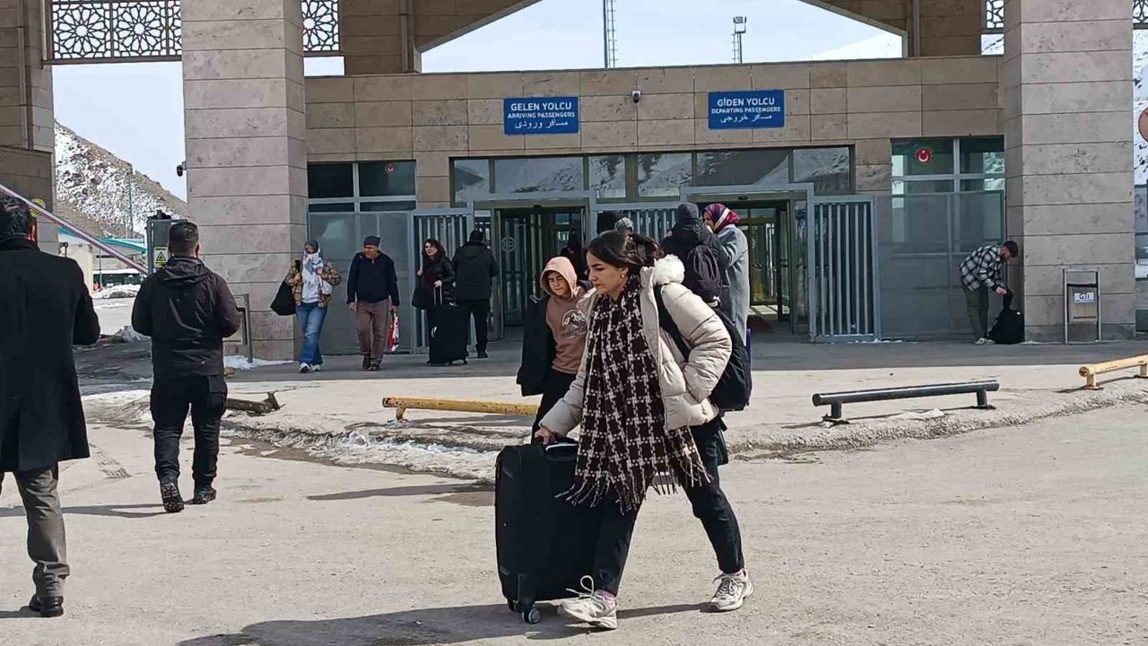 Savaş sonrası İranlılar ülkelerine dönüyor
