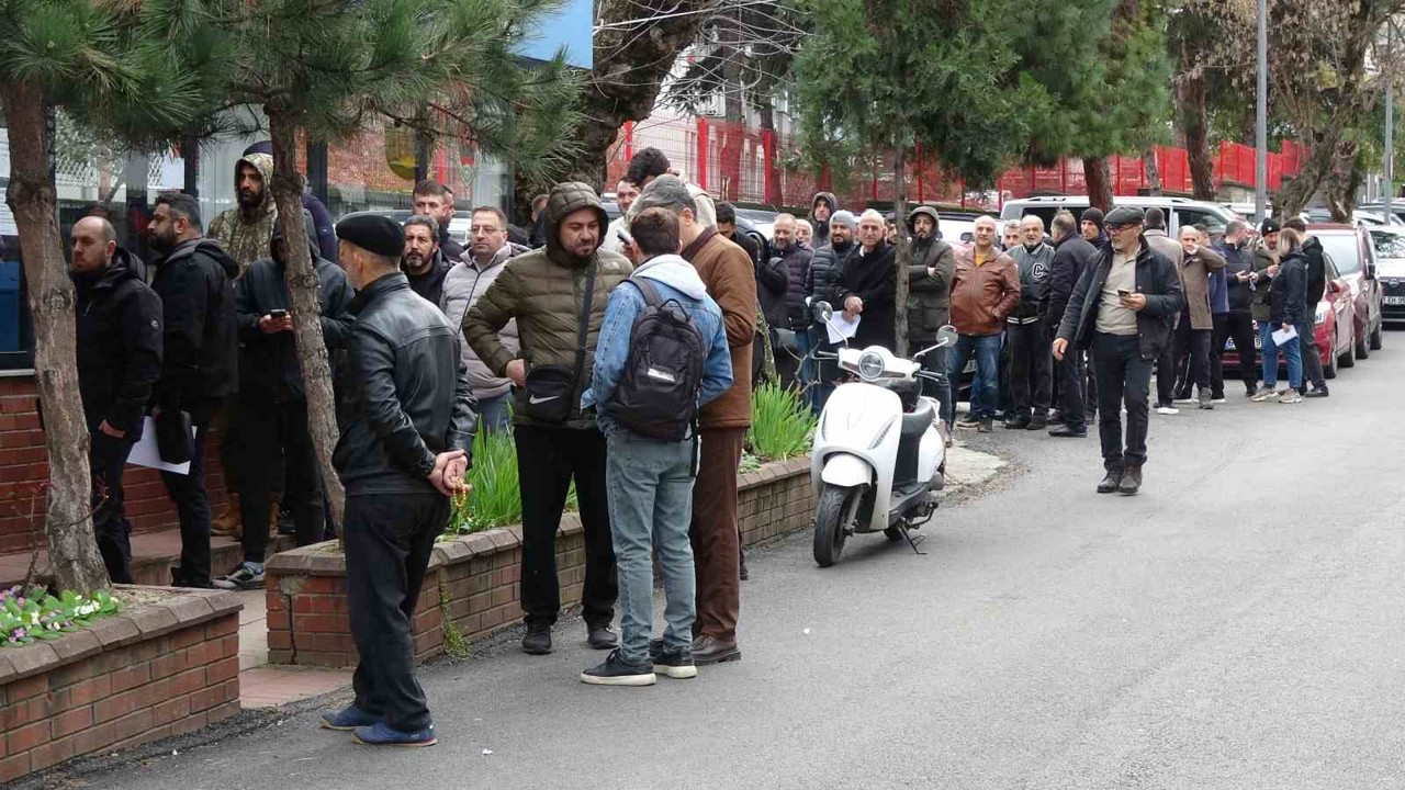 Trabzon’da APP plaka kuyruğu
