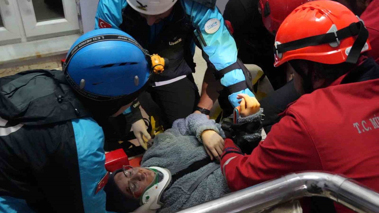 Deprem tatbikatı gerçeği aratmadı
