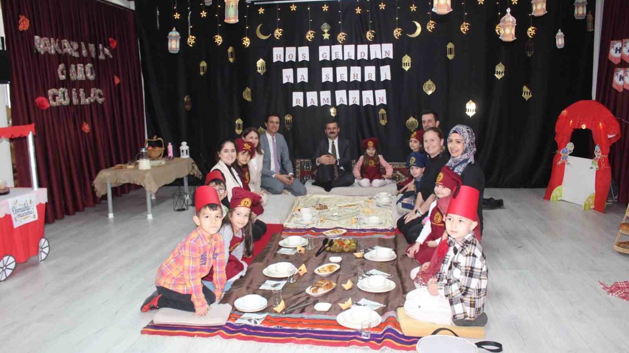 Köyceğiz Kaymakamı Kumcu, miniklerin tekne orucu heyecanına ortak oldu
