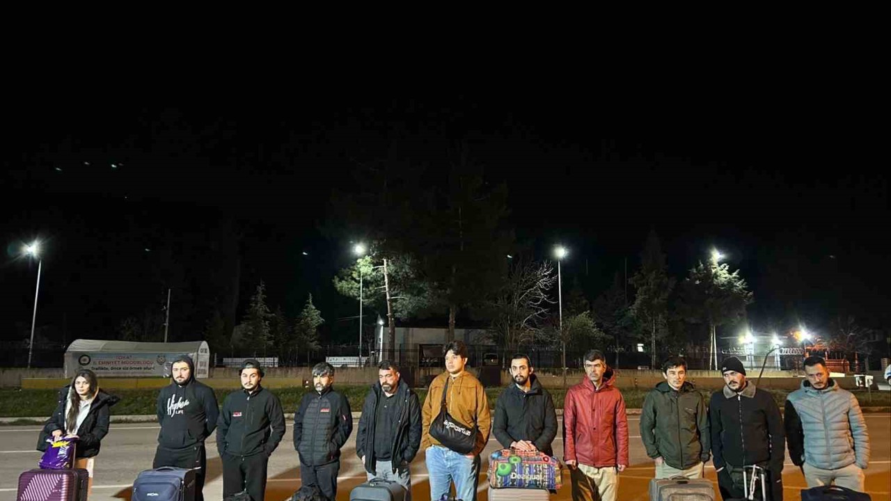Durdurulan otobüste 11 kaçak göçmen yakalandı
