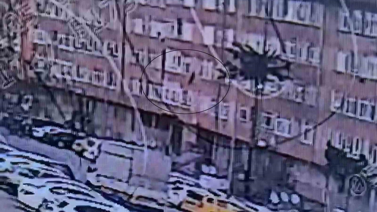 Kayseri’de 5. kattan atlayan bir kişi hayatını kaybetti: O anlar kamerada
