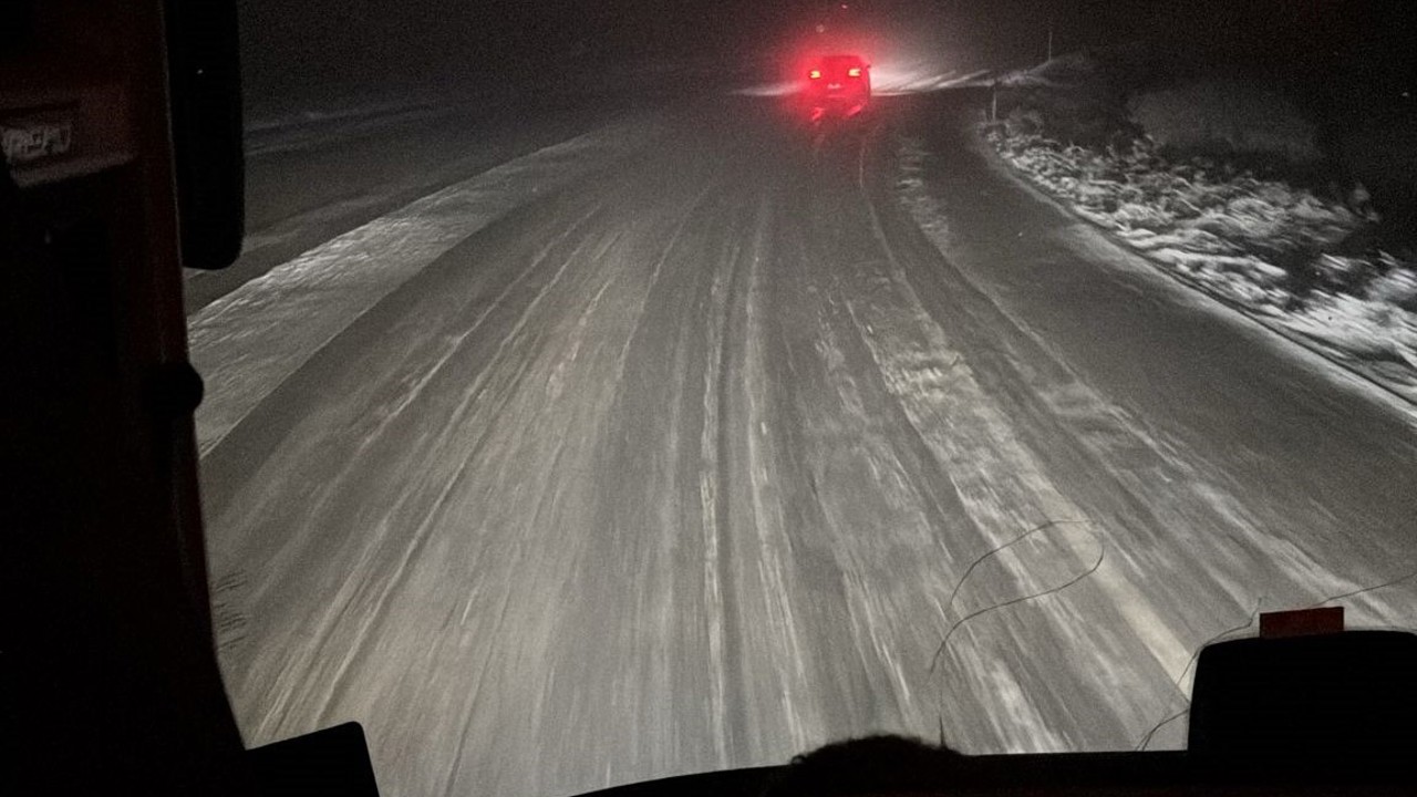 Kop Geçidi’nde tipi ve fırtına etkili oluyor
