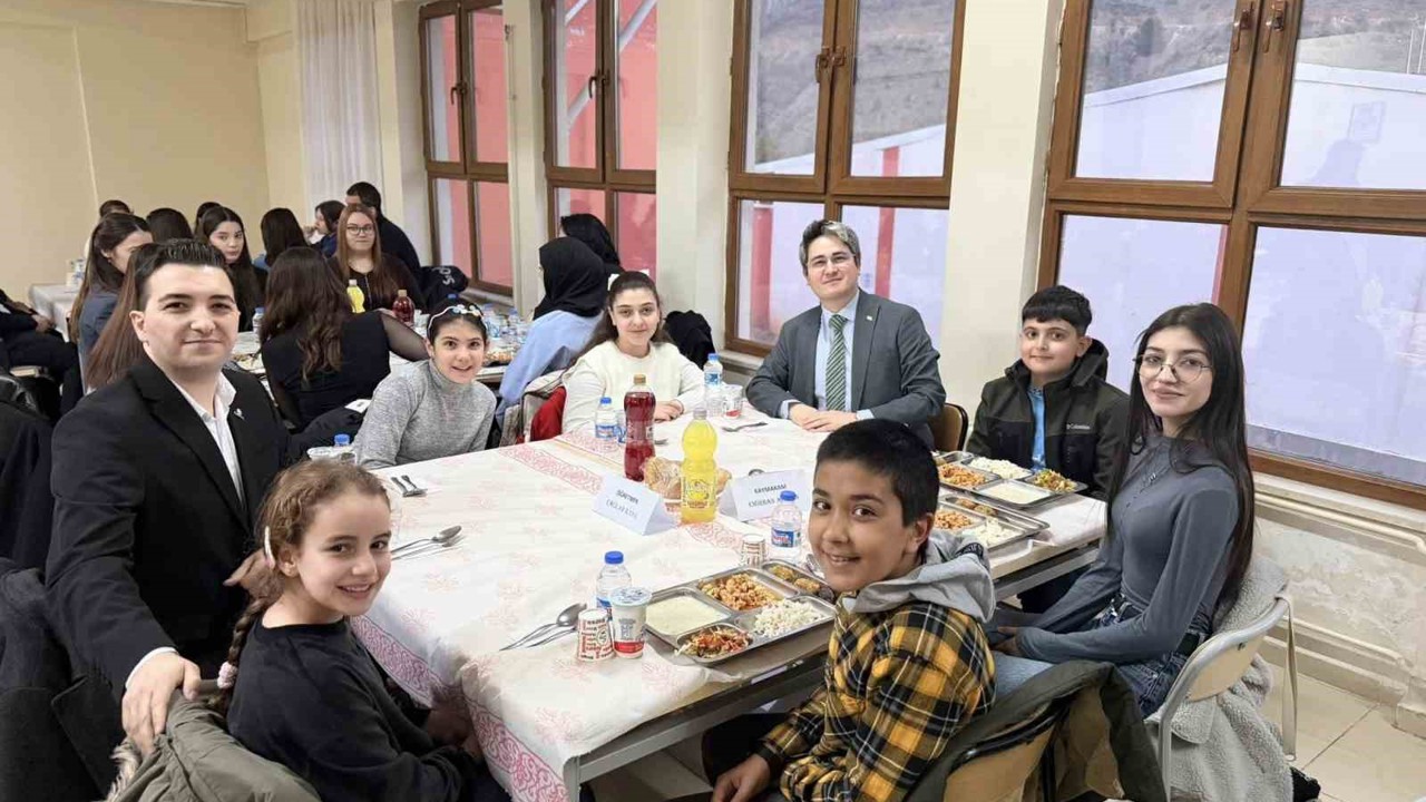 Kemaliye’de öğrencilerle iftar programı düzenlendi
