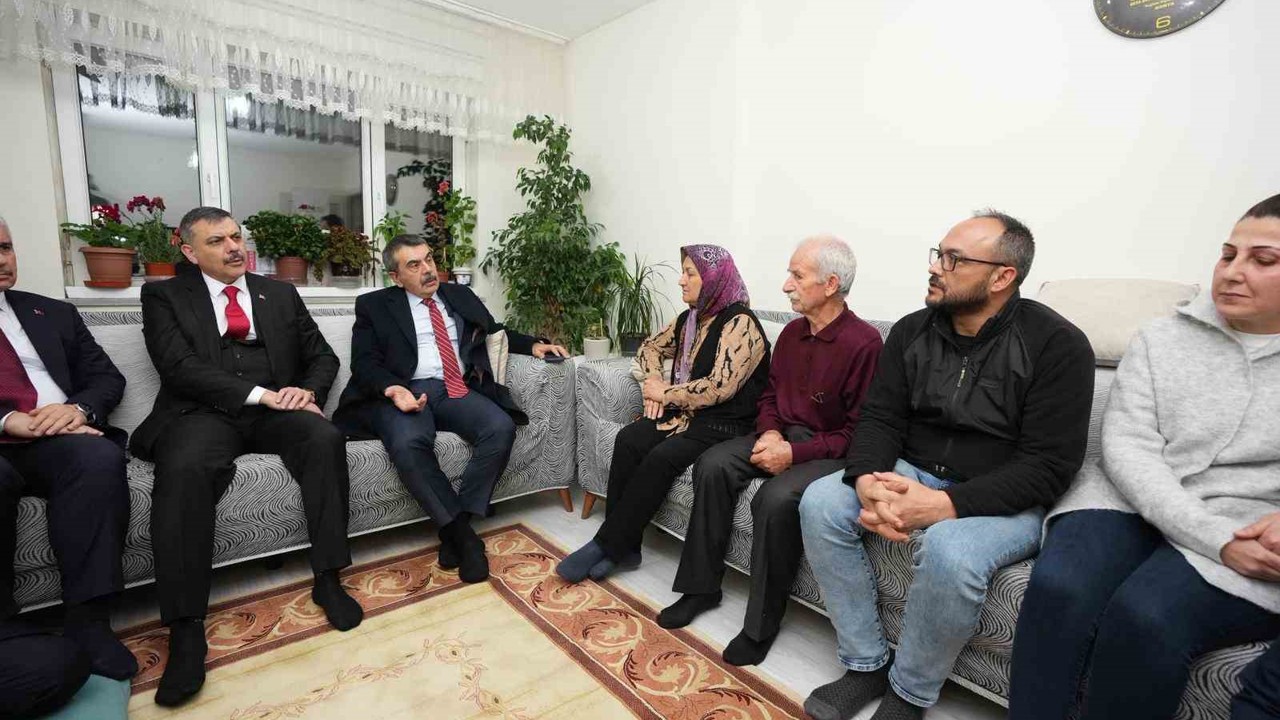 Bakan Tekin ve Çiftçi’den Fatma Nur öğretmenin ailesine taziye ziyareti
