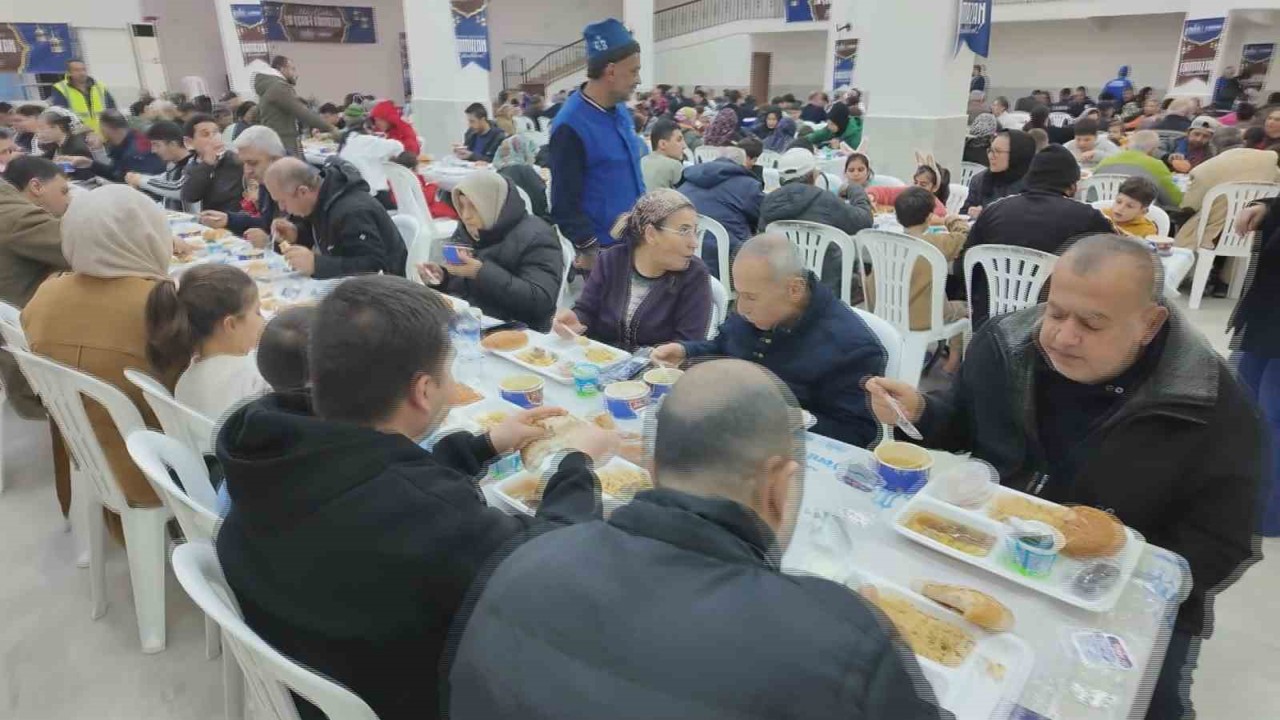 Antakya Belediyesi, Ramazan ayı boyunca her gün bin kişiye iftar veriyor
