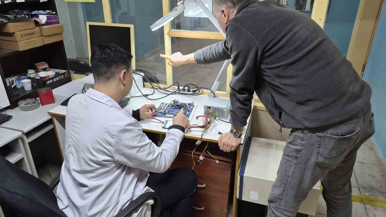 Dijitalleşen iş dünyasının aradığı nitelikli elemanlar meslek liselerinden çıkıyor
