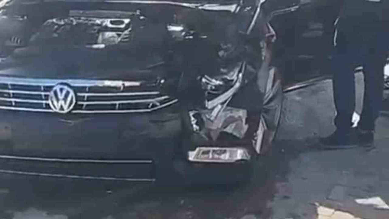 Manavgat’ta iki otomobil kavşakta çarpıştı
