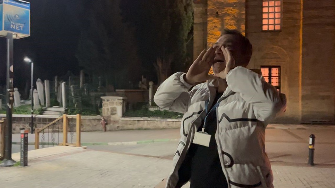 Bu mahallede davul çalanın başı belaya giriyor...Pilava pilava diye zillere basıyorlar
