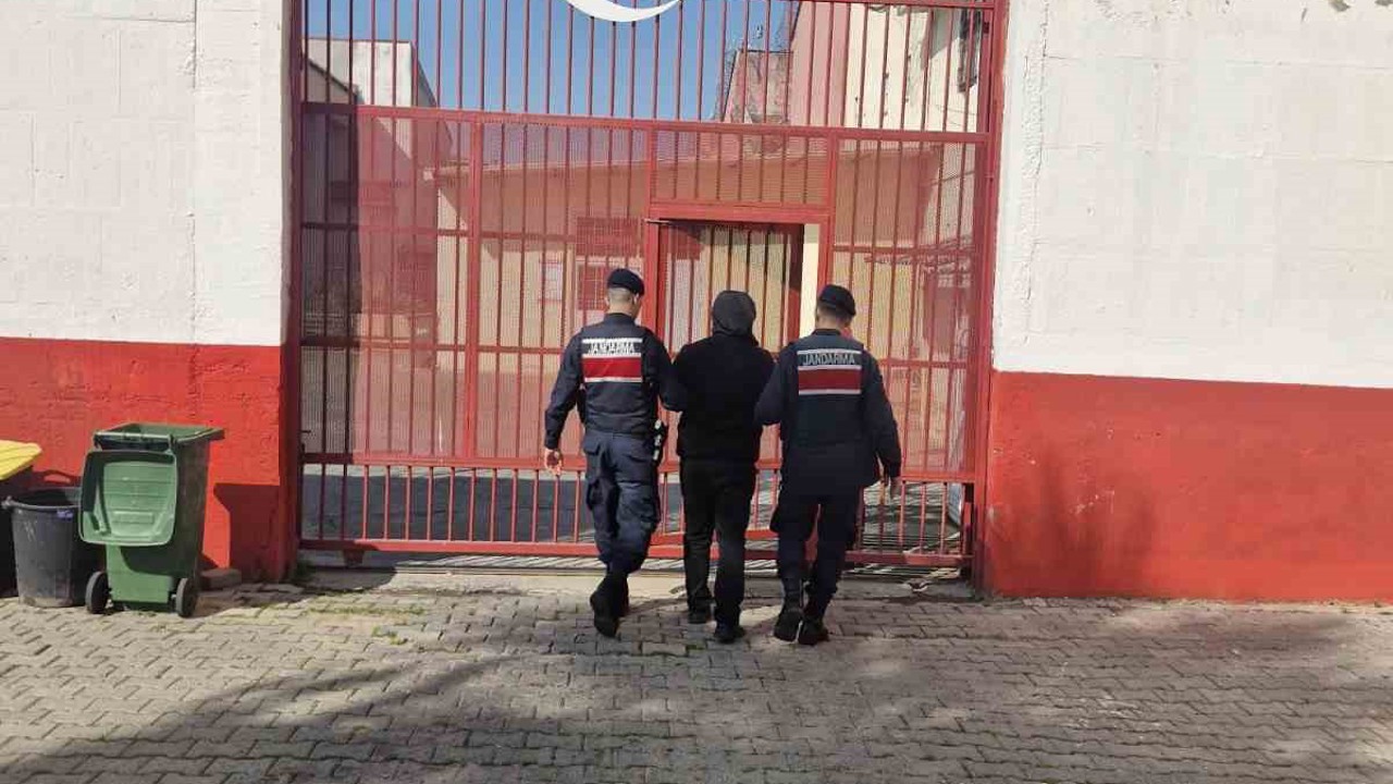 Hapis cezasıyla aranıyordu jandarmadan kaçamadı
