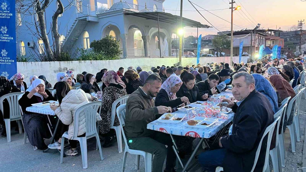 Binlerce Aydınlı Büyükşehir’in iftar sofrasında bir araya geldi
