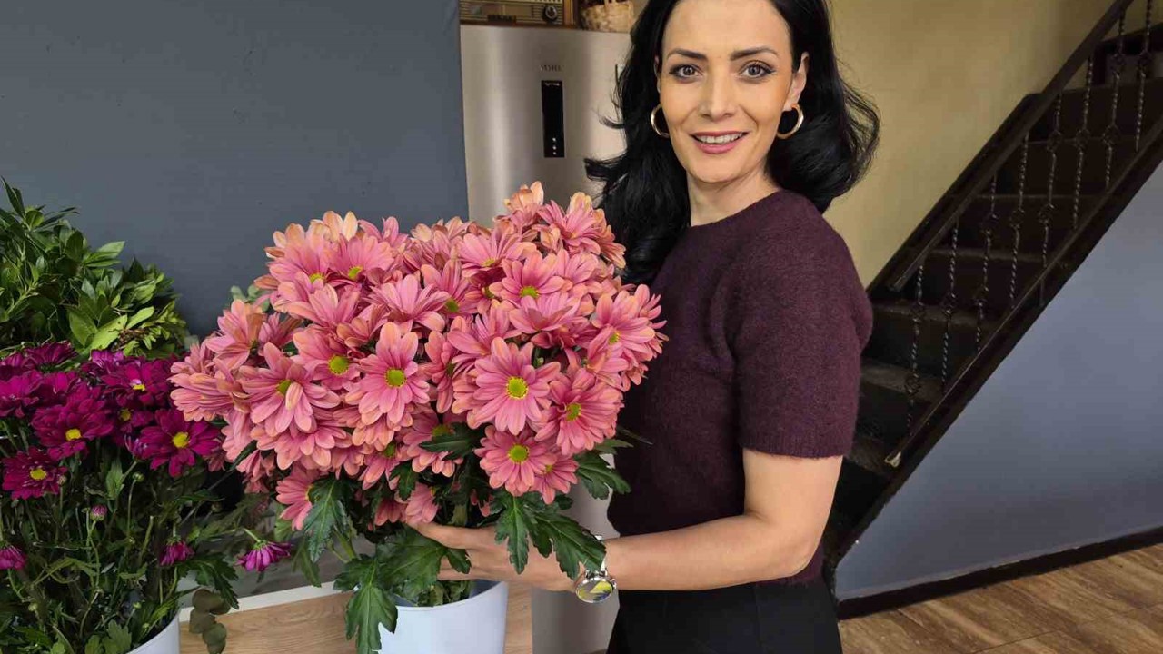 Eskişehirli çiçekçide 8 Mart mesaisi: "Not yazma telaşı çiçek seçiminden zor"
