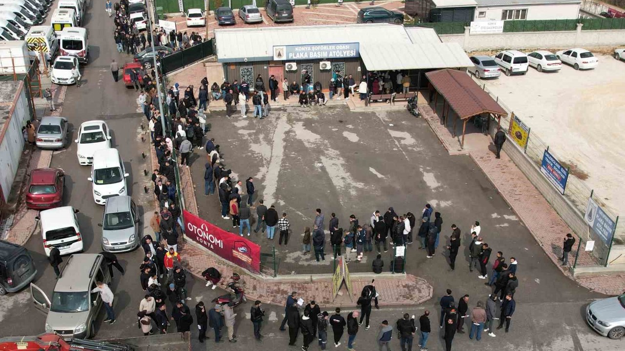 Konya’da plaka değiştirme kuyruğu
