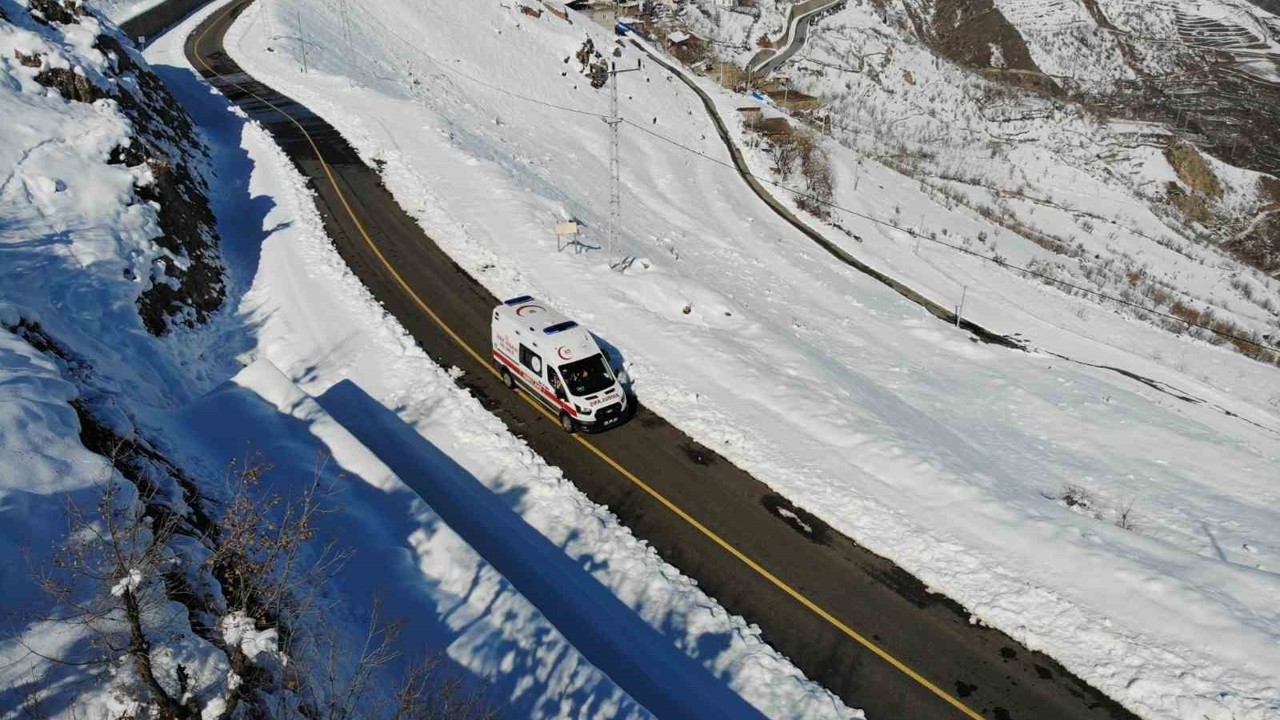 Siirt’in tek kadın ambulans şoförü zorlu coğrafyada hayat kurtarıyor
