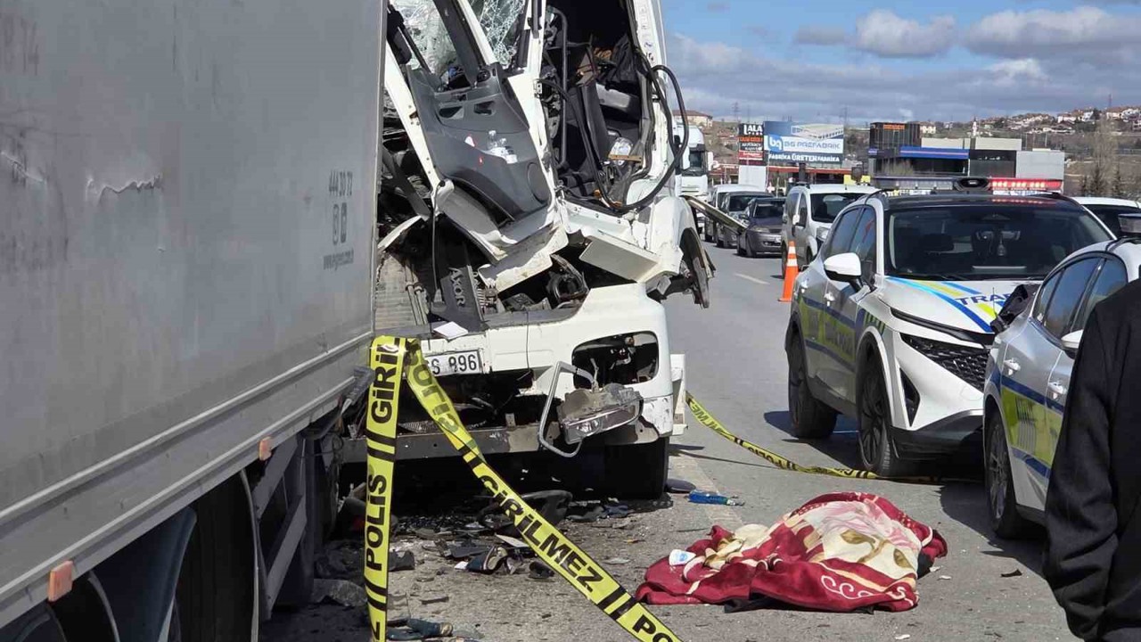 Ankara’da tıra çarpan tanker şoförü hayatını kaybetti
