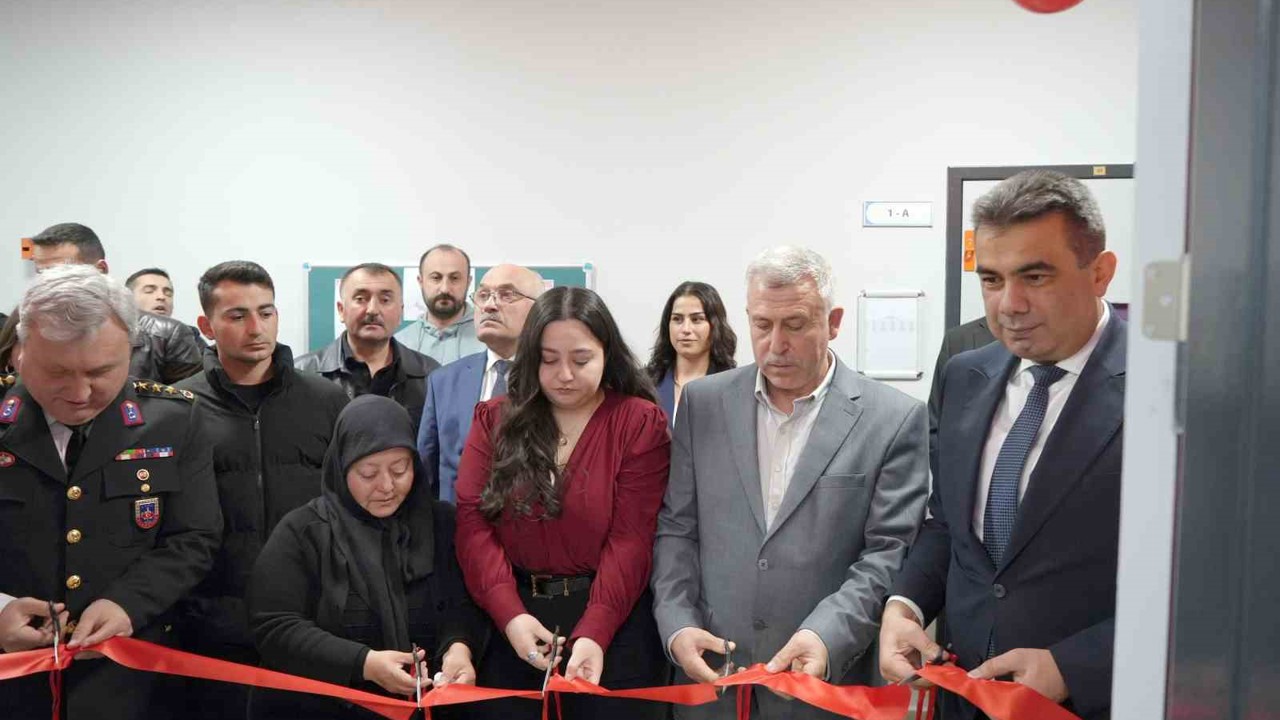 Şehidin adı köy okulundaki kütüphaneye verildi, ailesi gözyaşlarına hakim olamadı
