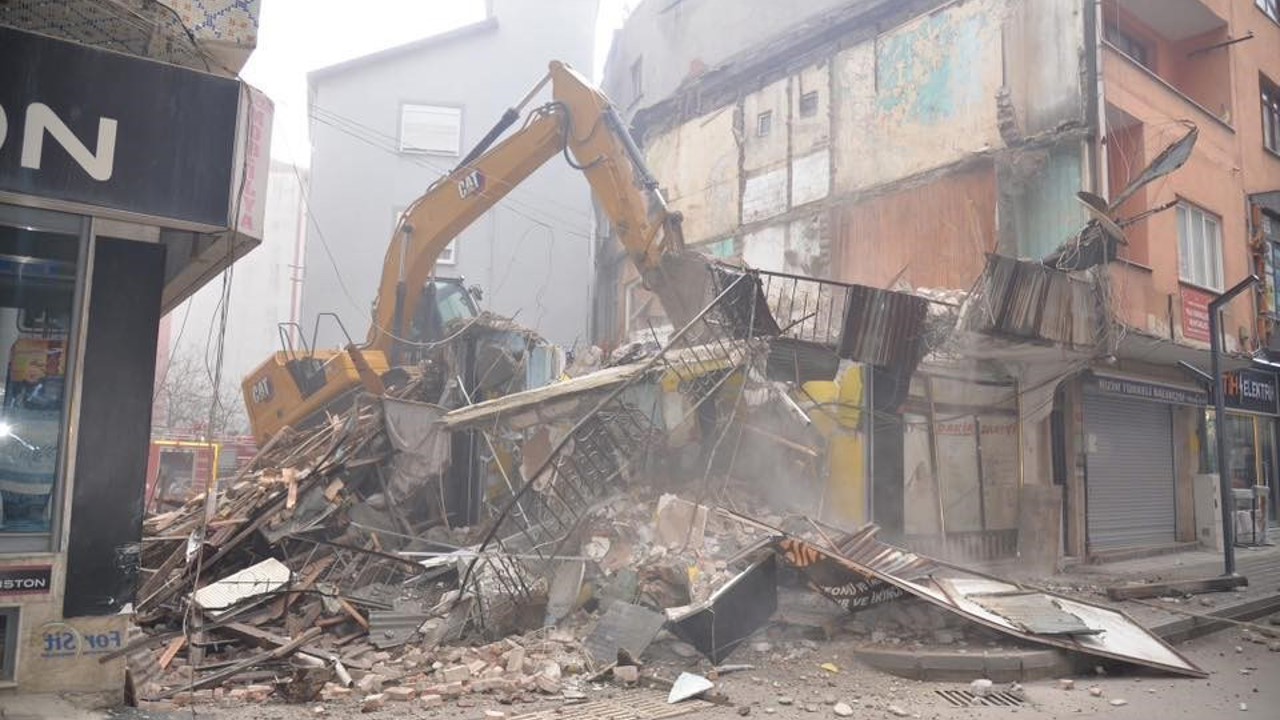 Türkeli’de metruk binalar yıkılıyor
