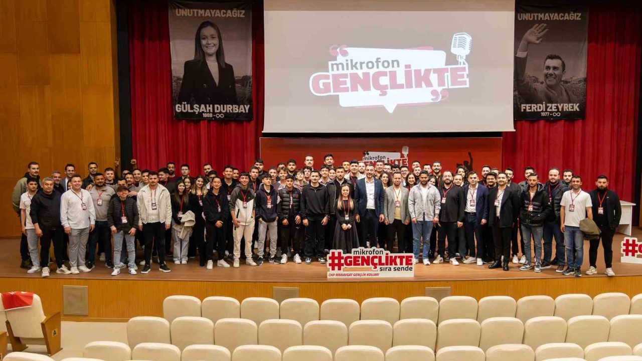 Başkan vekili Çiçek: "Mikrofon Gençlikte" programının ilk konuğu oldu
