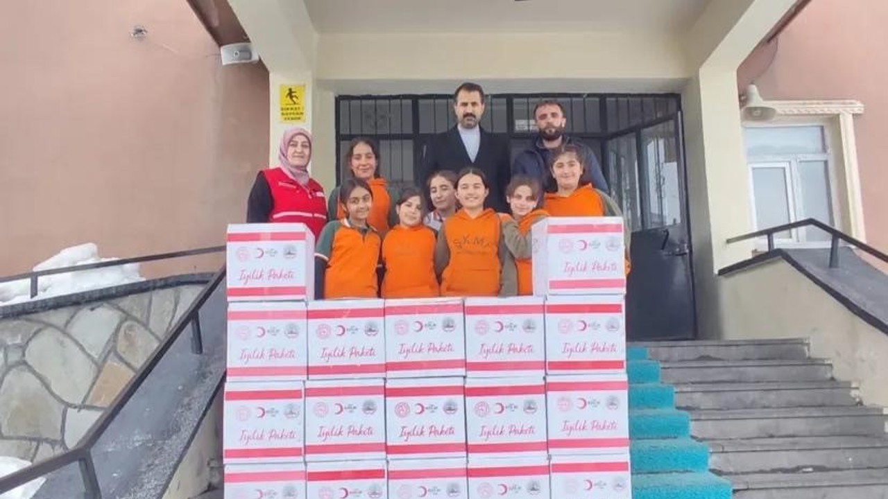 Patnos’ta "Bir sınıf bir koli projesi" etkinliği
