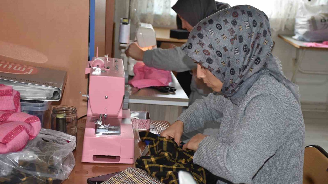 Fedakar annelerin hayatlarına dokunan kurs: Hem öğreniyorlar hem sosyalleşiyorlar
