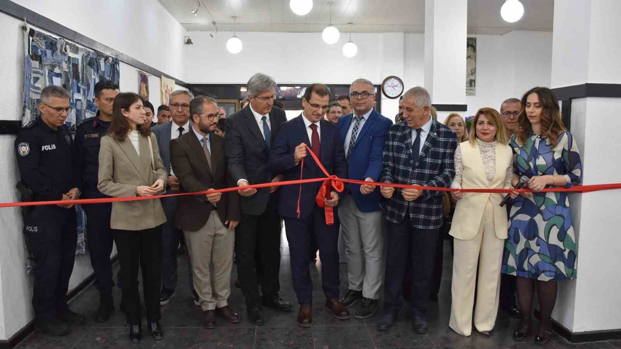 Salihli’de 8 Mart’a özel Uluslararası Jürili Karma Sergi açıldı
