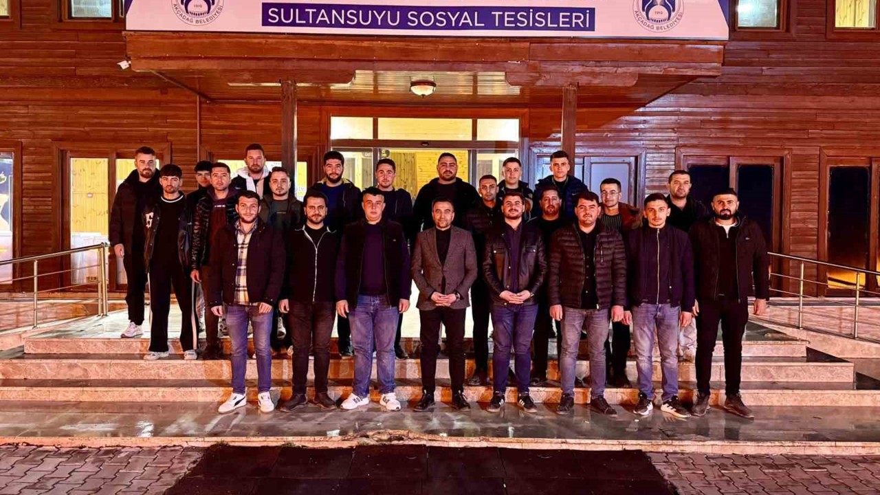Akçadağ Belediye Başkanı Ulutaş sahurda gençlerle buluştu
