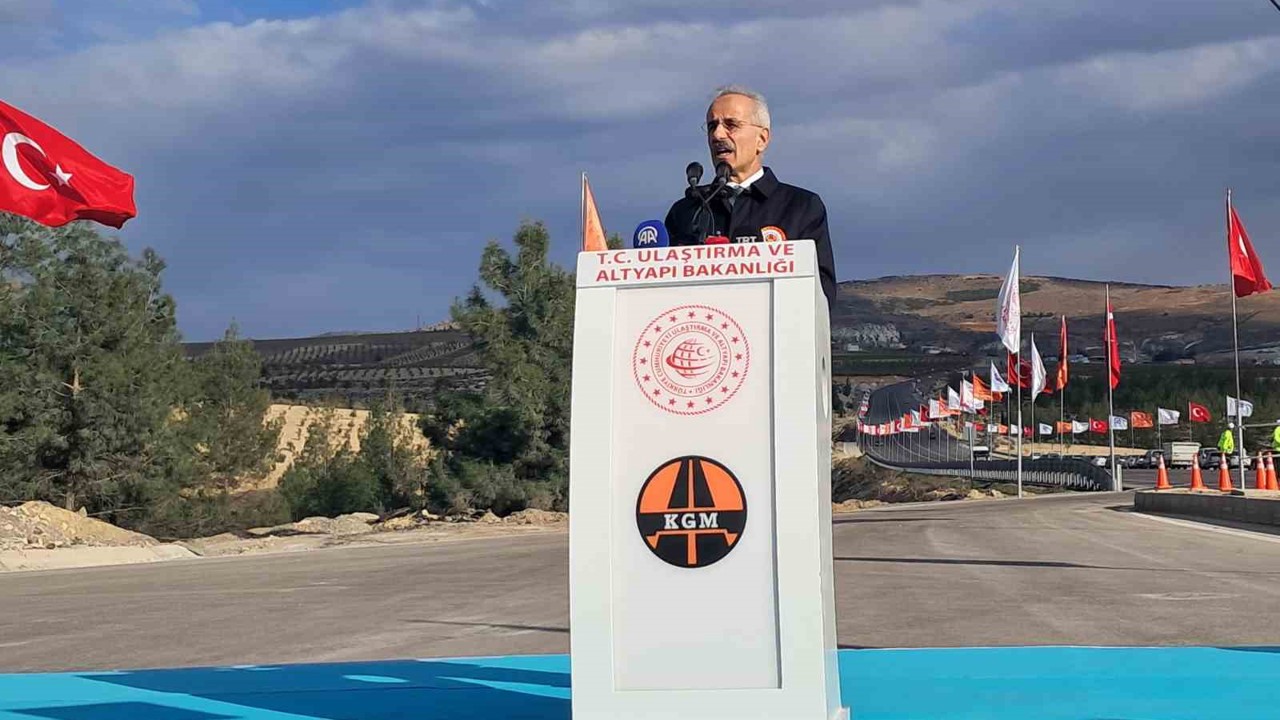Bakan Uraloğlu: "Kilis’in ulaşım ve iletişim altyapısına 24 yılda yaklaşık 9,3 milyar lira yatırım gerçekleştirdik"
